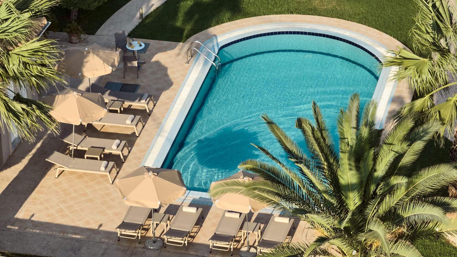 San Giorgios Maisonettes offers a large pool area with parasols and sun loungers available to all customers